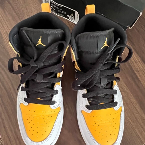 Like New Kids' Jordan 1 Mid PS "University Gold" Sneakers - Picture 9 of 10